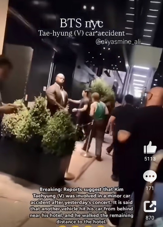 V最終平安抵達酒店,但深夜時分酒店門外仍有大批人群聚集等候。