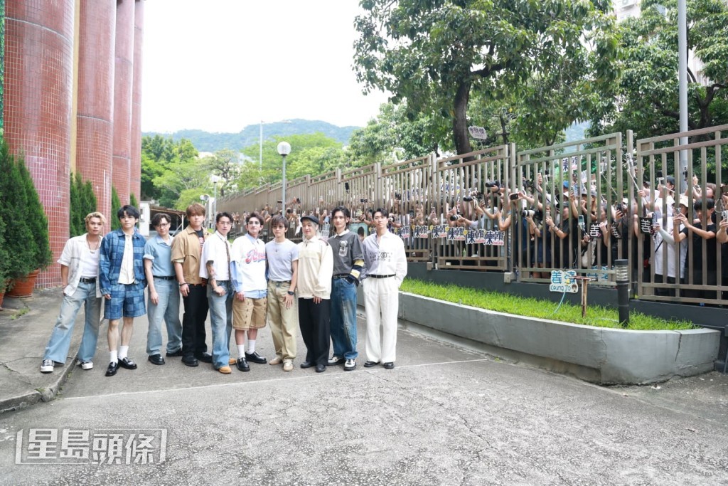 MIRROR十子在商台節目《叱咤樂壇》分享新歌點滴。