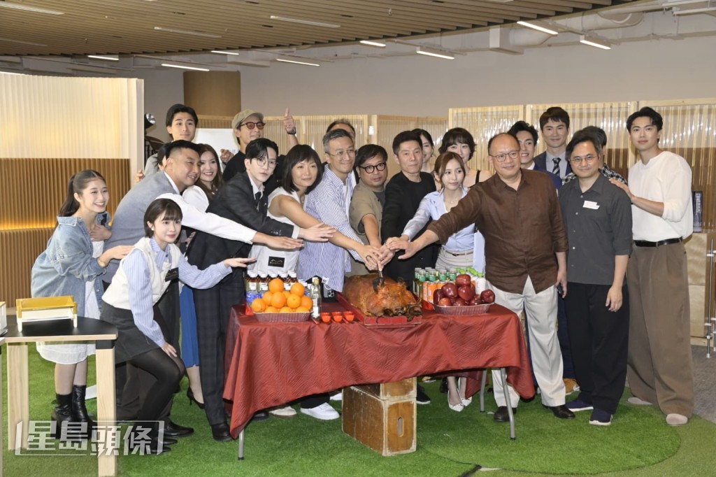一眾演員包括盧瀚霆、蘇雅琳等出席劇集開鏡拜神儀式。