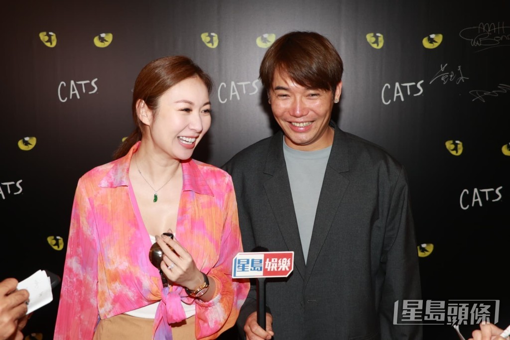 兩人在音樂劇首映禮上,重提婚禮上的有趣口誤。