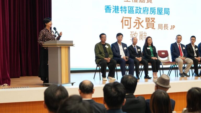房屋局長何永賢落區講解「簡樸房」技術要點 籲業界把握過渡期登記享優惠