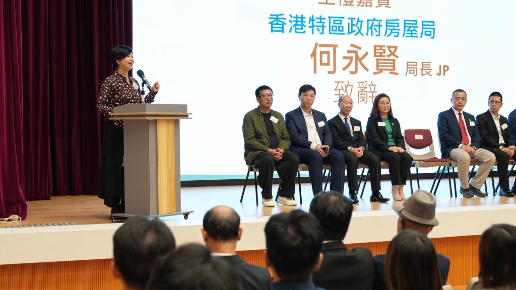房屋局長何永賢落區講解「簡樸房」技術要點 籲業界把握過渡期登記享優惠