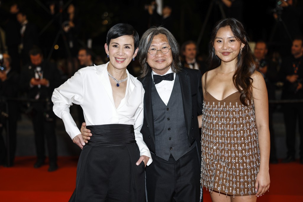 陳可辛執導的《醬園弄》在康城影展首映，吳君如與女兒陳是知到場支持。
