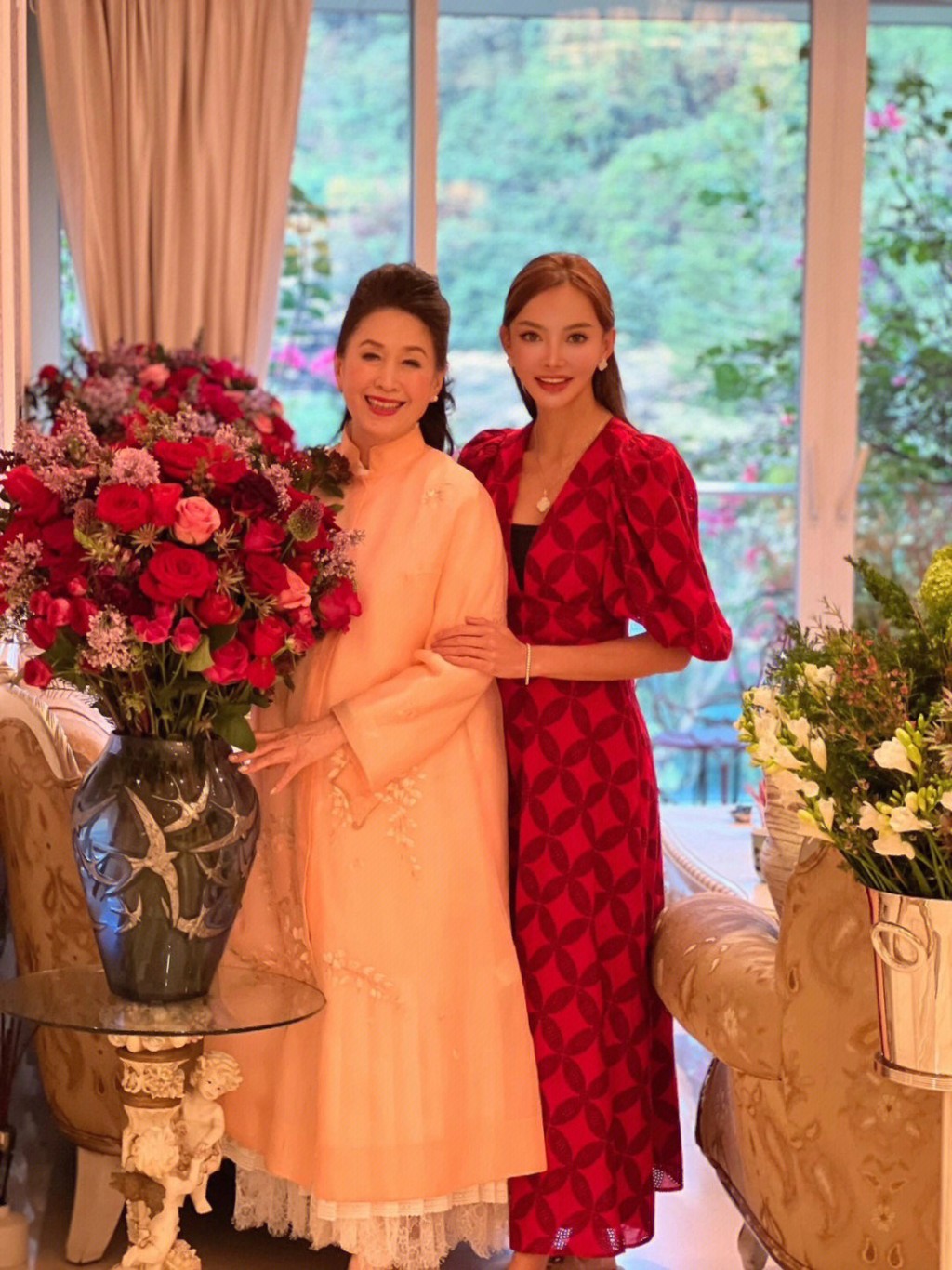 張利華與「保險天后」王玉環關係極佳。