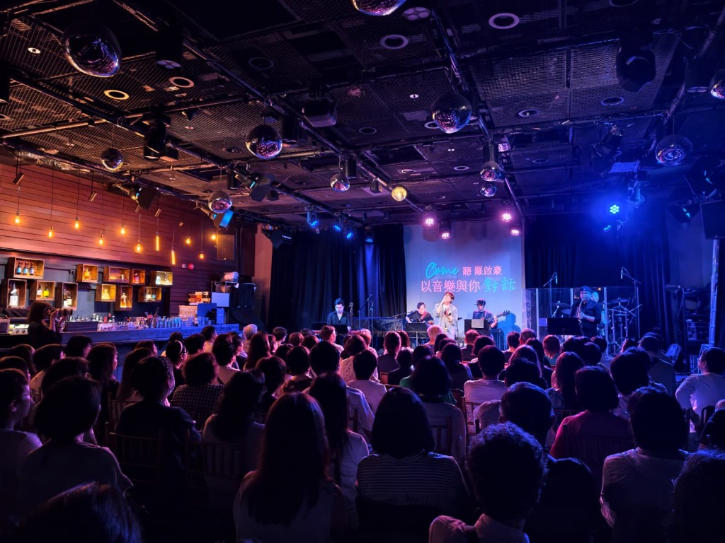 羅啟豪全新音樂企劃《Come 聽羅啟豪-以音樂與你對話》,昨晚於西九文化區 Livehouse 展開首場演出。