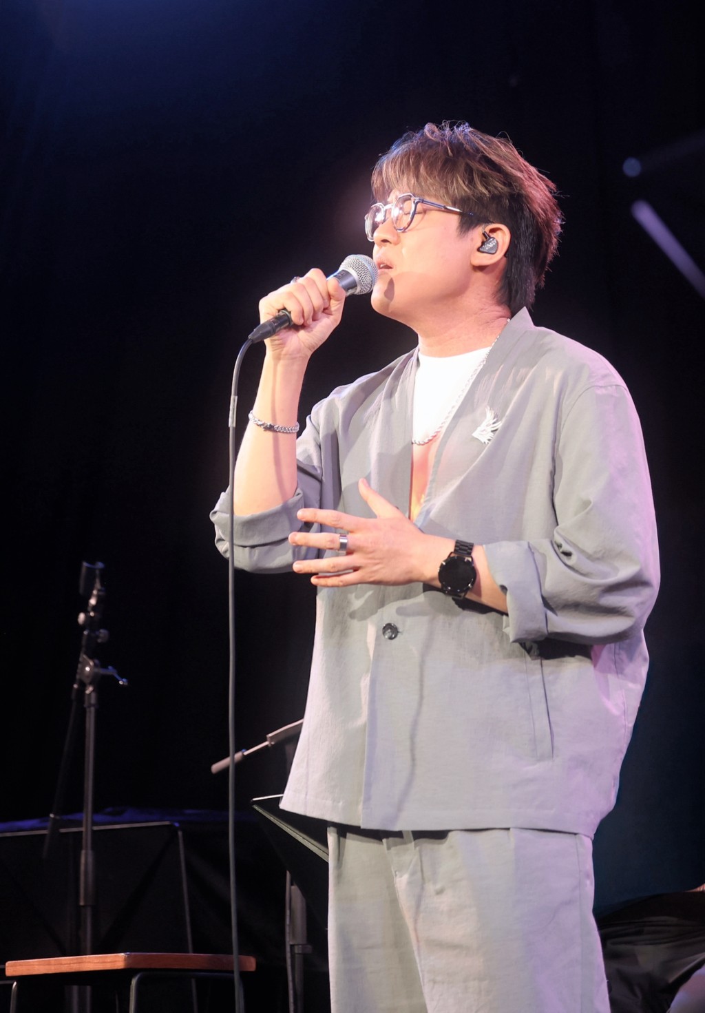 熱愛藝術的羅啟豪,以「油畫」與「素描」來形容大型演唱會和 Livehouse 音樂會的區別。