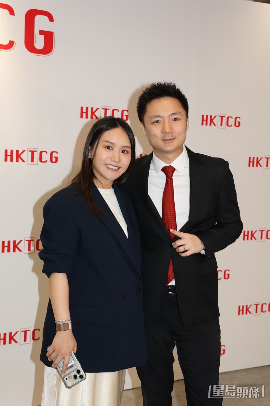 莊雅婷早前挺著孕肚出席丈夫的新店開幕活動。