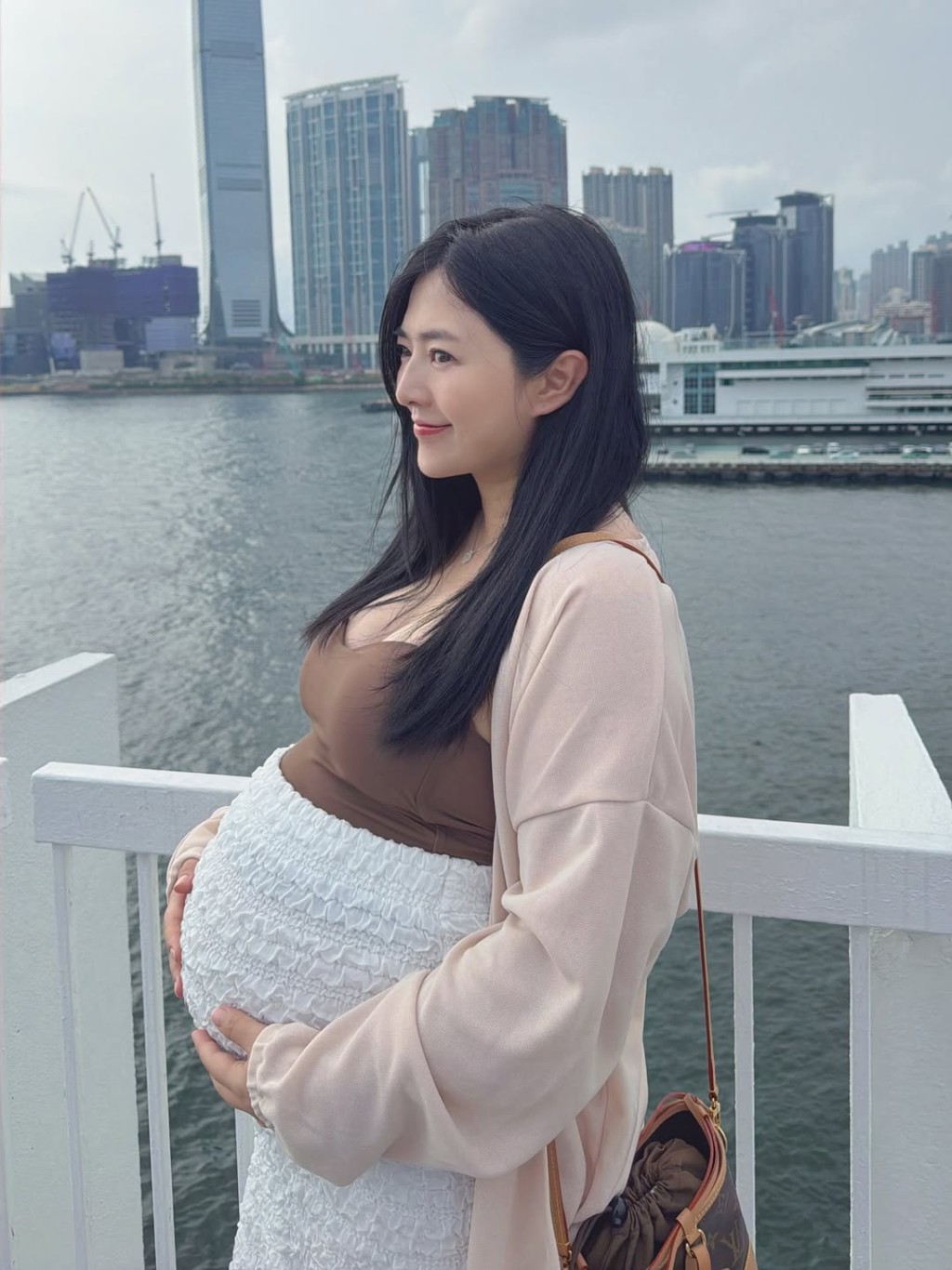 李亦喬今年6月上載孕照，透露上圍增加了3 Cup。