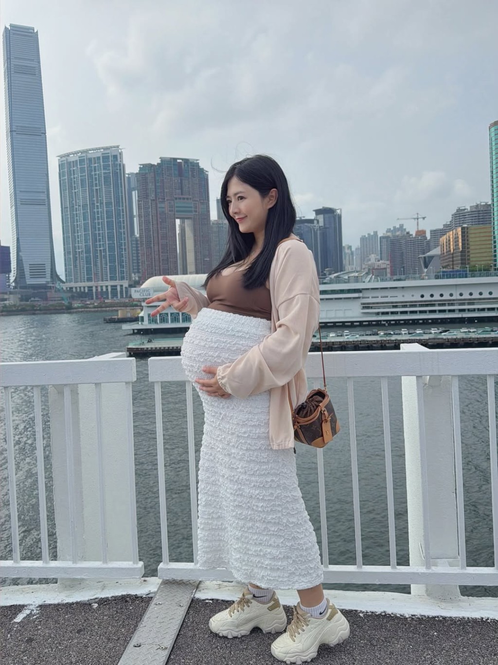李亦喬指腹中是中大碼單胎，醫生當時估計BB出生時或重逾7磅。