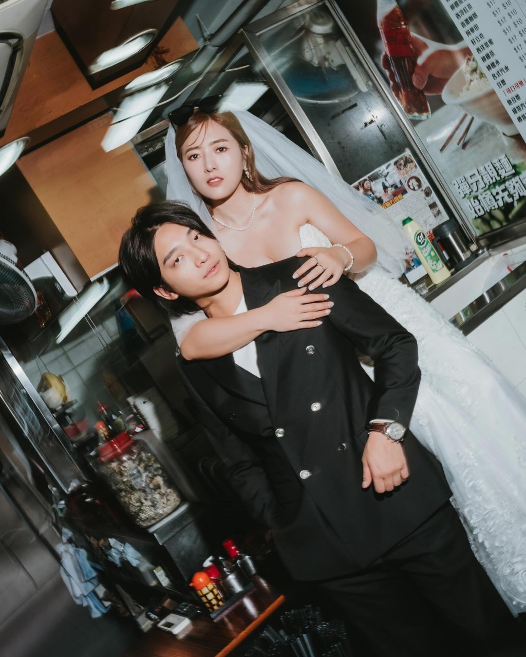 李亦喬感性寫道：「鎖匙交了，陪伴了我20年的店，告一段落了……用了一個很特別的方式留念。」