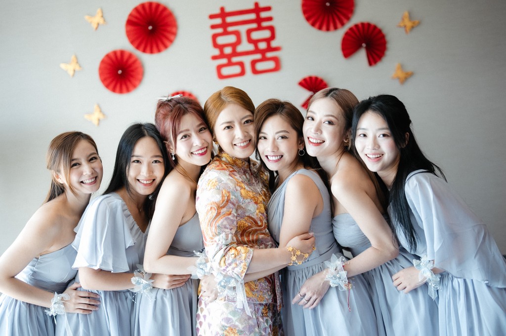 董嘉儀、李蔓瑩、鄧洢玲等圈中好友為李亦喬擔任姊妹團。