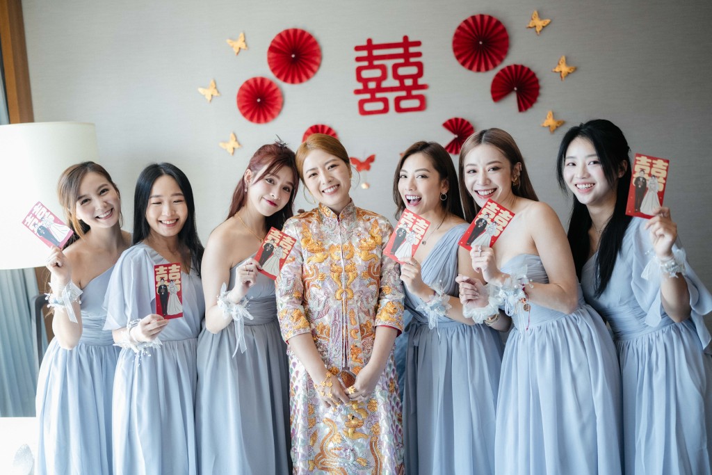 李亦喬的姊妹團收到開門利是後十分開心。