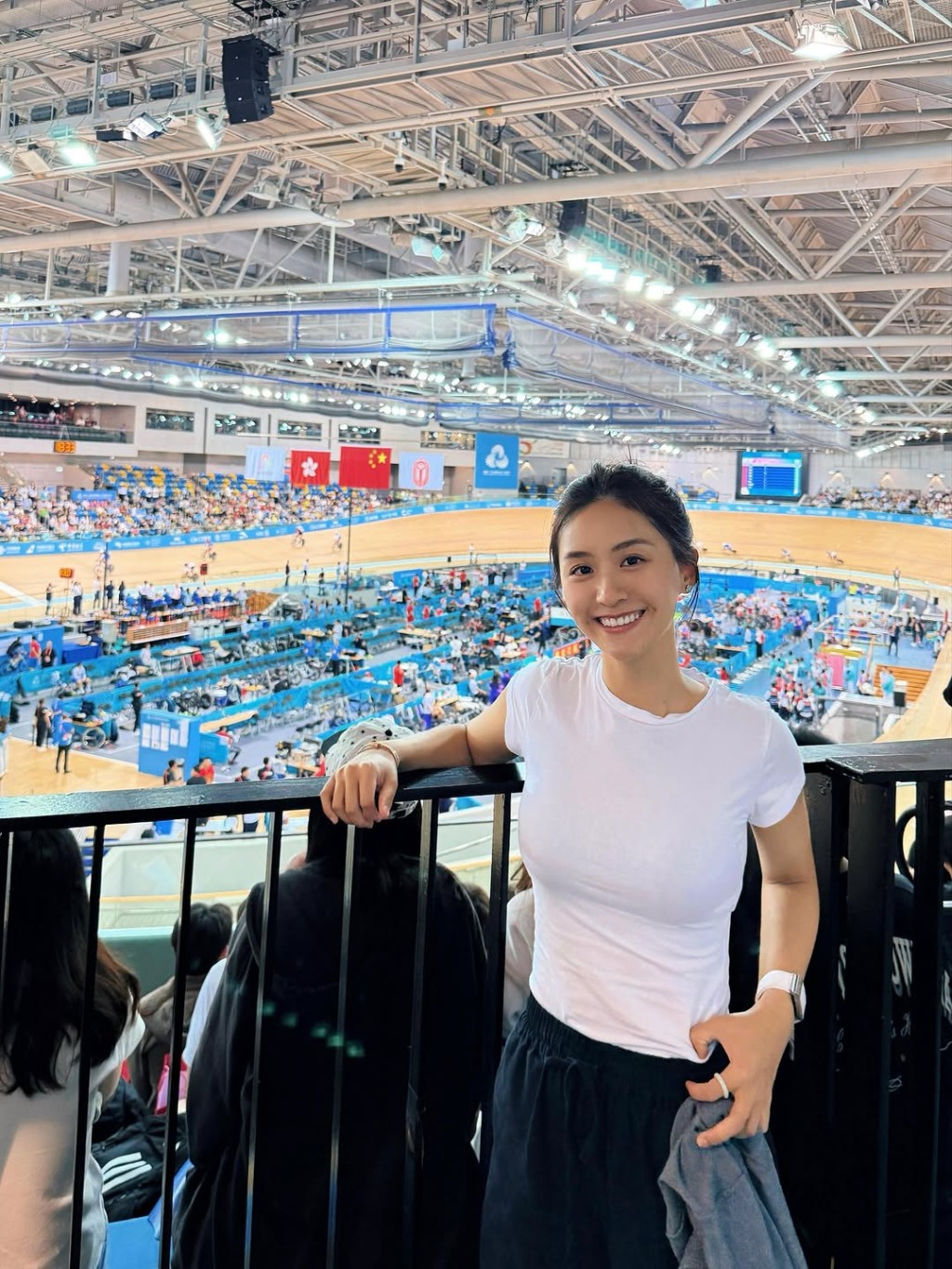 莊雅婷這張照片,被網民指與陳法拉撞樣。