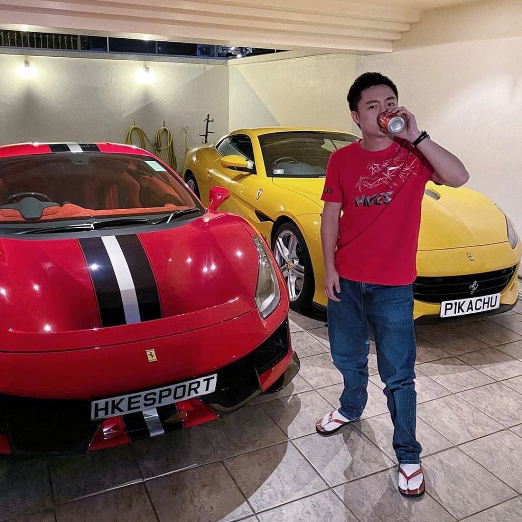 鍾培生一向喜歡分享家中的名貴物品如跑車。