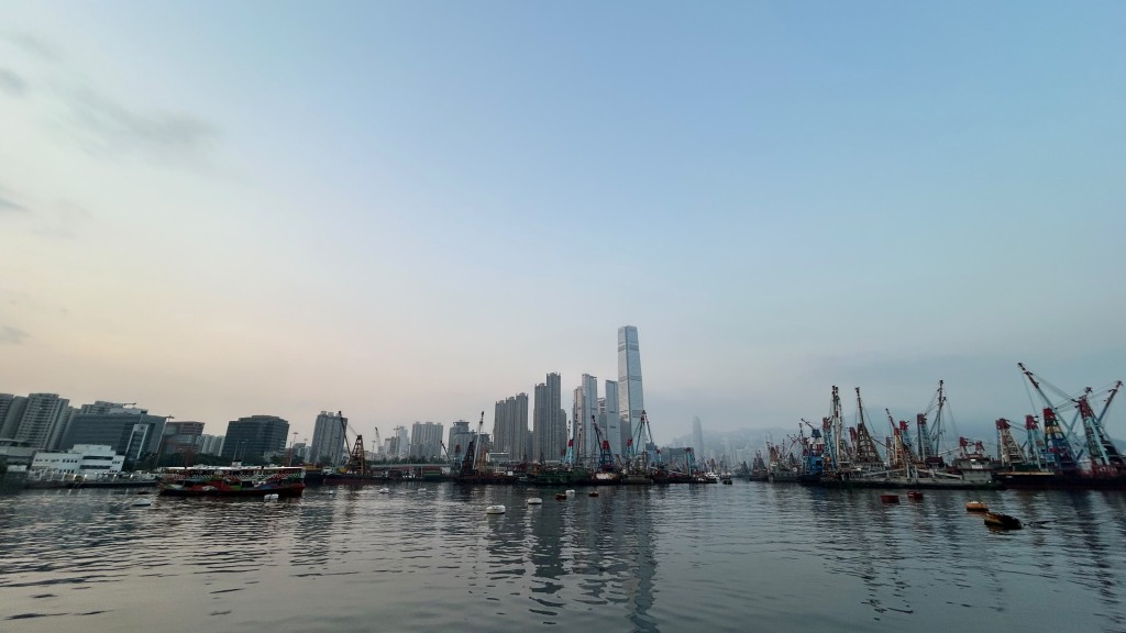 天文台預測日間極端酷熱 市區高溫達35度 稍後局部有驟雨