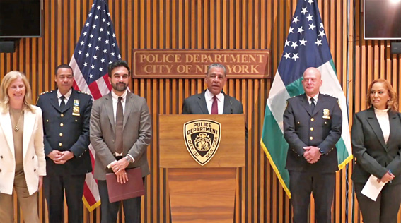 埃斯帕拉特似在簡報會上刻意冷落馬姆達尼。 NYPDnews X圖片