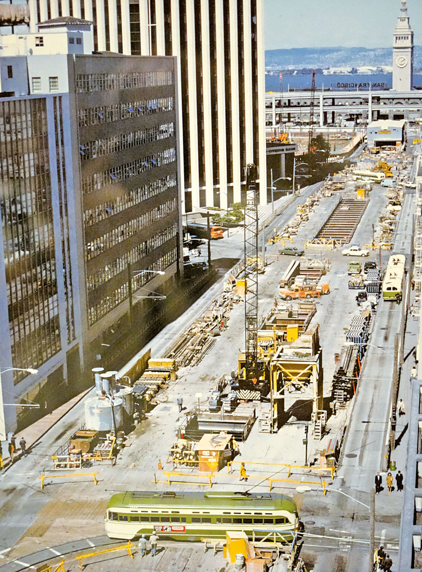 1972年,正在施工建設的海傍Embarcadero捷運站和 Muni地鐵站及渡輪大廈。記者黃偉江翻拍