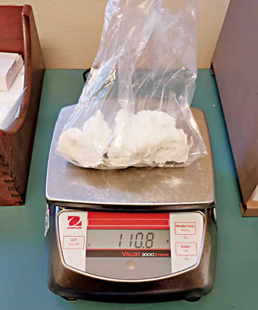 警方近期緝毒行動檢獲的毒品,其中一包秤重約110.8克。警方提供