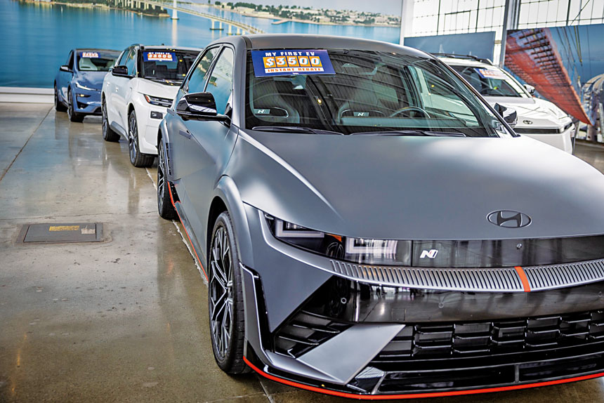 首次購買新電動車可獲3,500元優惠,購買合資格二手電動車可獲1,750元。州長辦公室