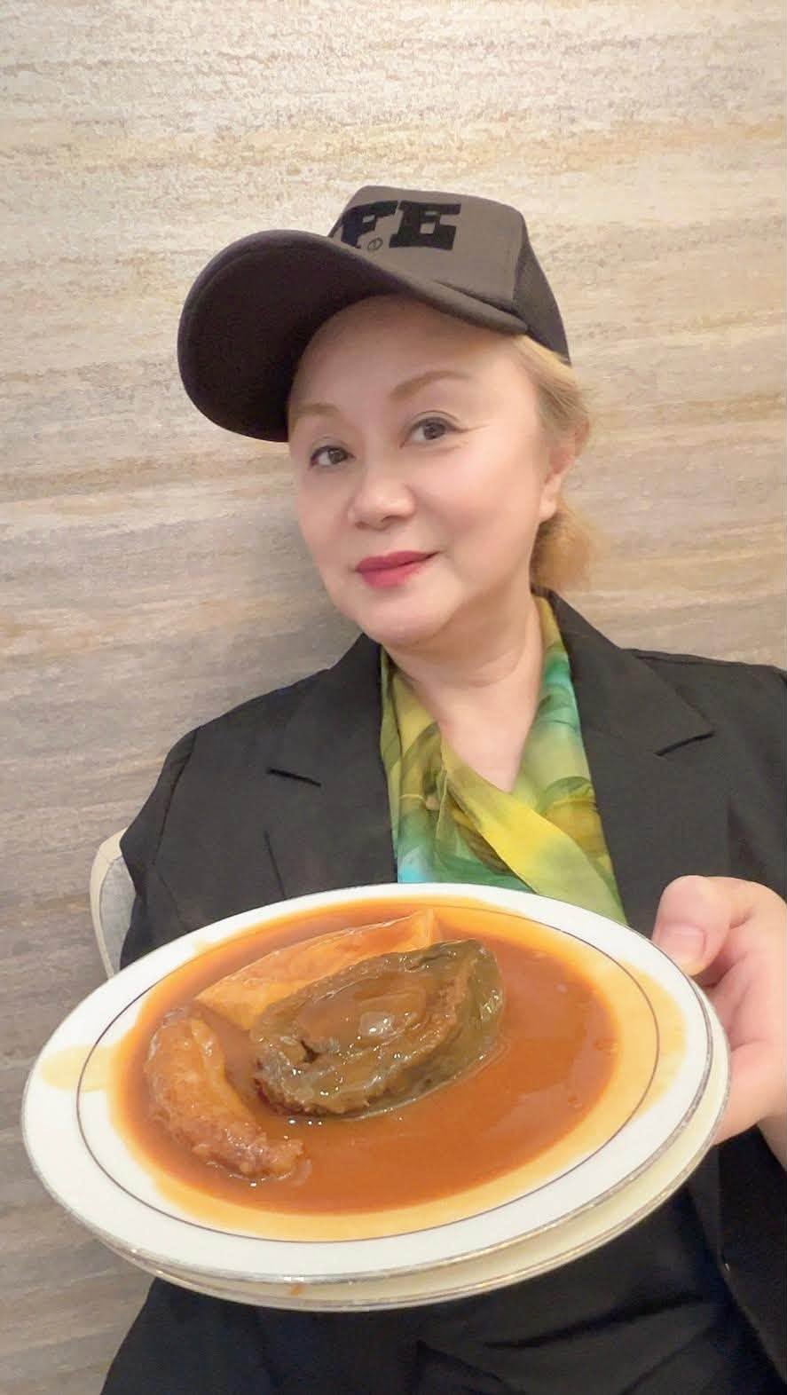 林建明近年不時在網上透露想出售舊物。