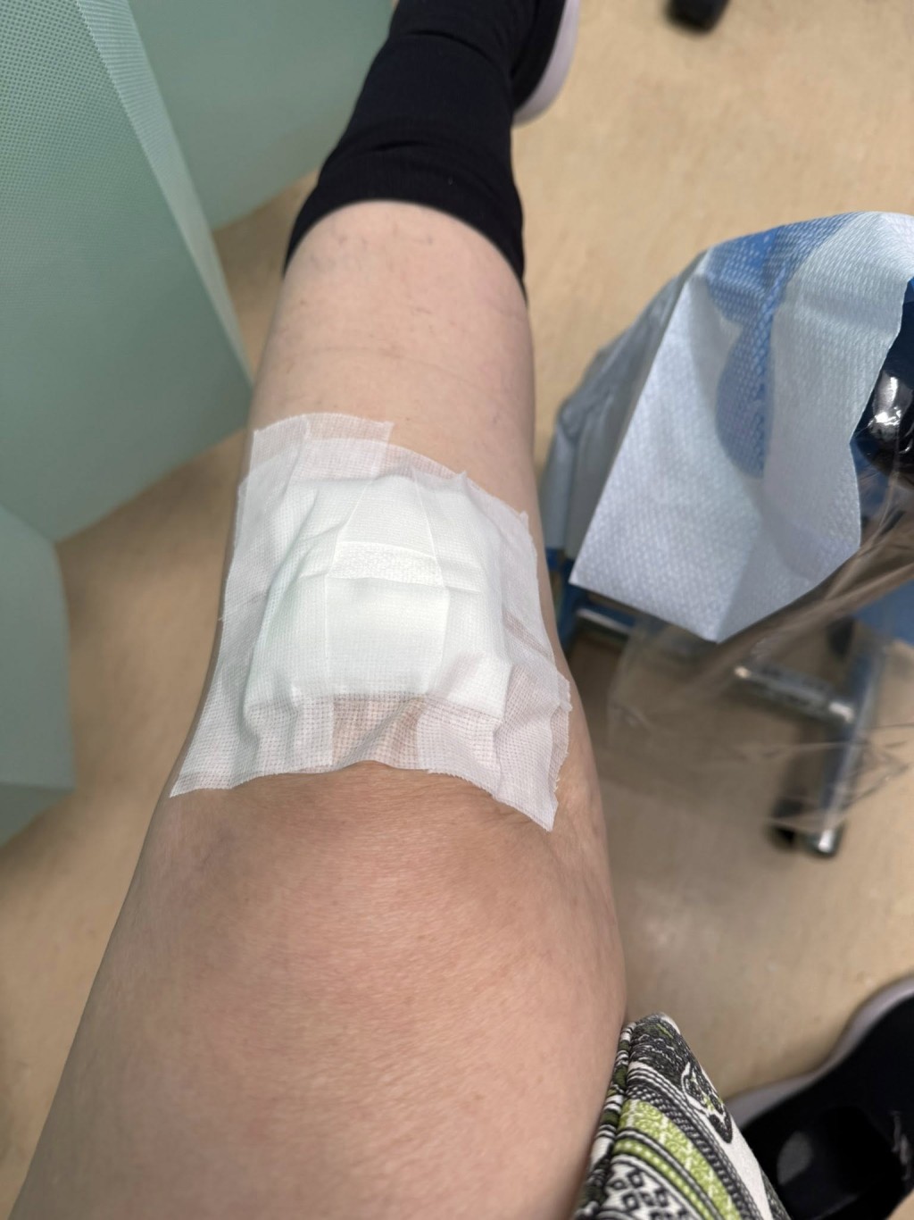 林建明需要到醫院清洗傷口。