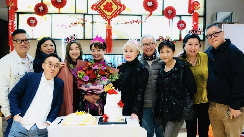 林建明(右五)近年已處於半退休狀態。