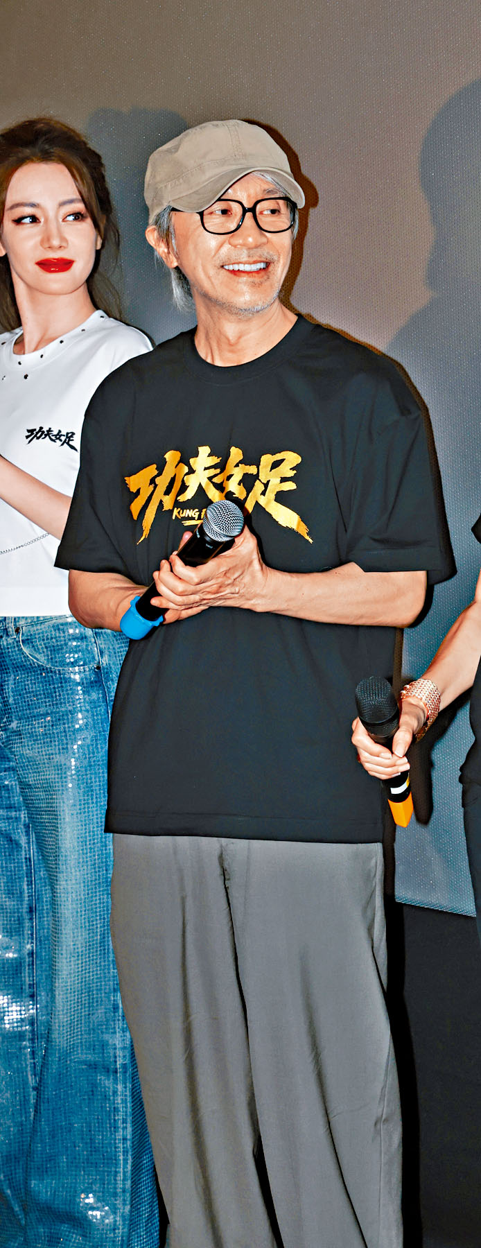 極罕在港出席公開活動的星爺，今次終於攜新戲回港宣傳，見他滿面春風，心情大好。