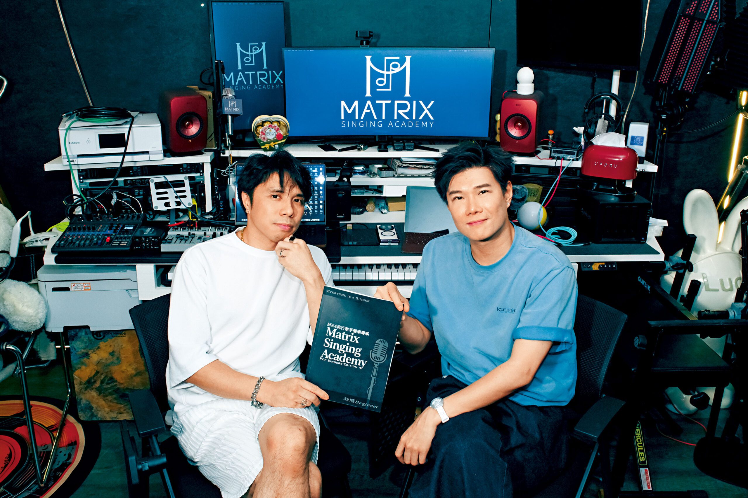 李澧恩（左）與張與辰在音樂教學上有共同理念，故此共同建立Matrix Singing Academy音樂學院。