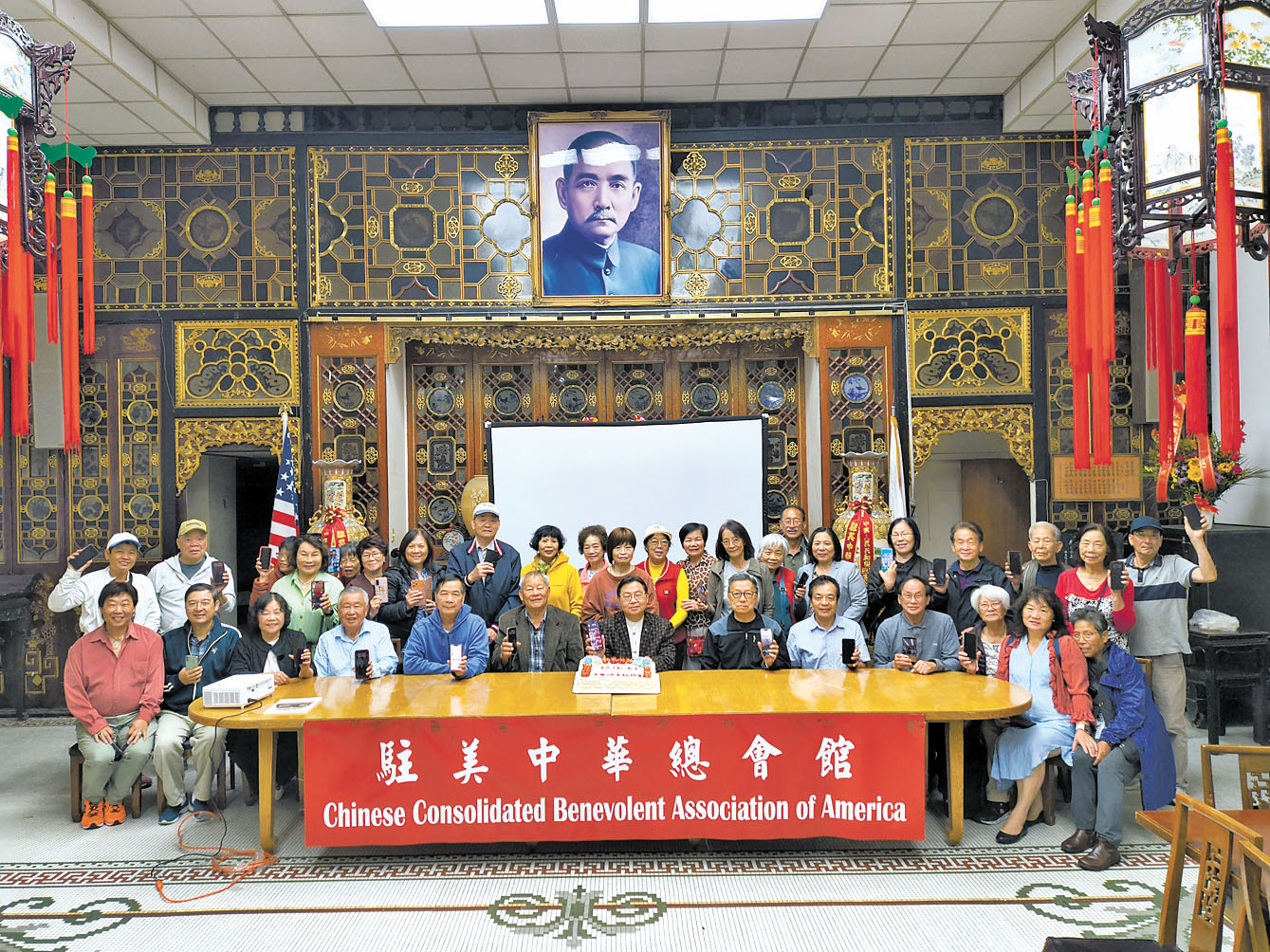 參與「AI讓僑務工作事半功倍」免費實操工作坊的僑領。記者黃偉江攝