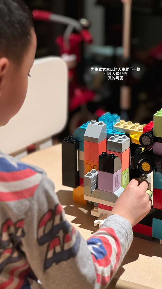 余文樂早前在限時動態貼出兒子的照片。