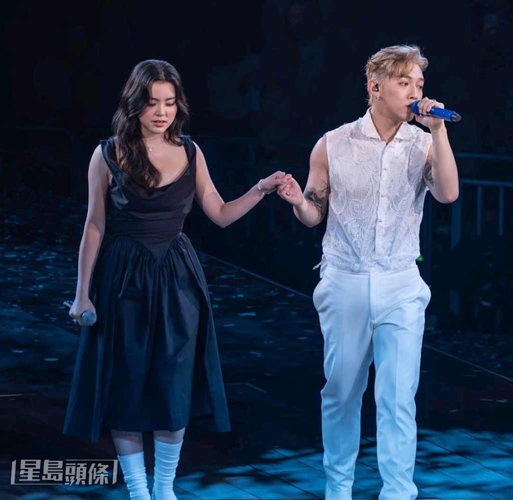 她早前擔任MC張天賦紅館演唱會的嘉賓，藉此累積演出經驗。