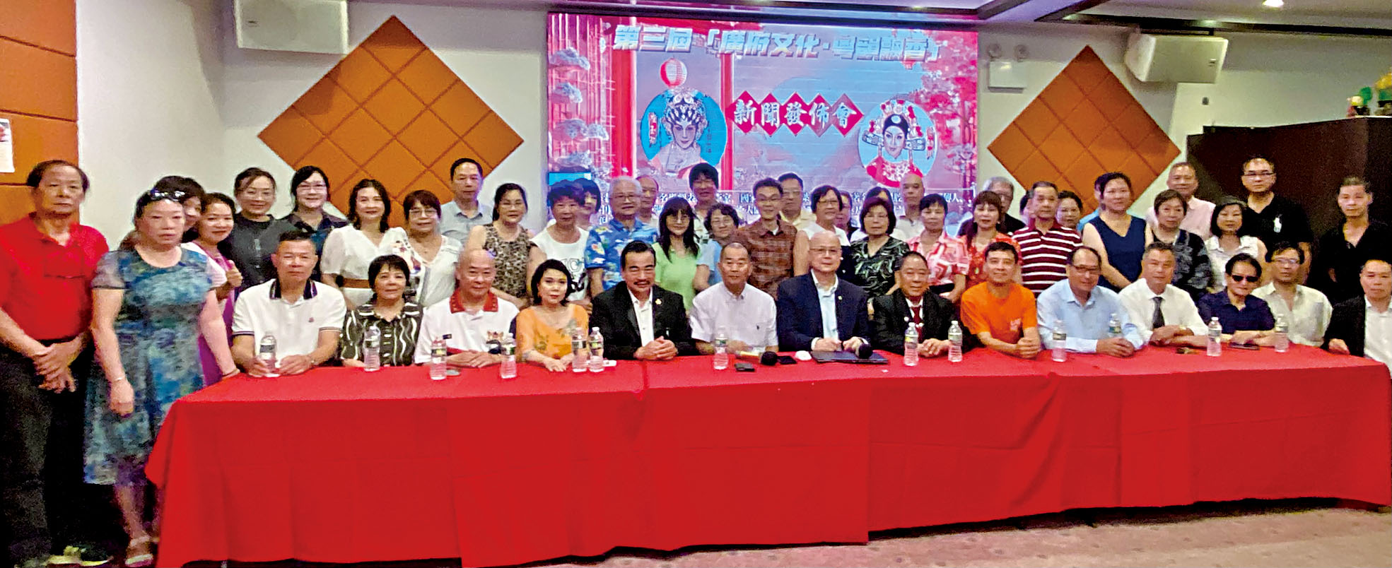 部分出席9日記者會嘉賓合影。張之銘攝