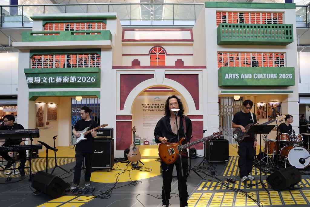 當晚演出的經典曲目包括《紅色跑車》、《留住我吧》等。