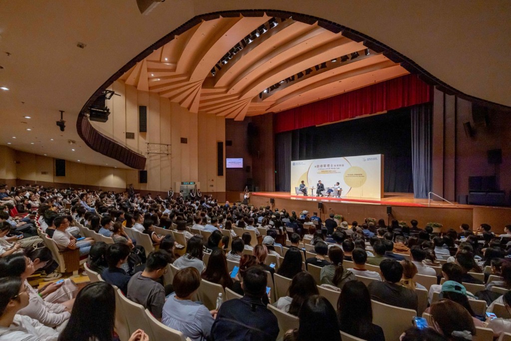 超過700名浸大學生及教職員參與了這場分享環節。