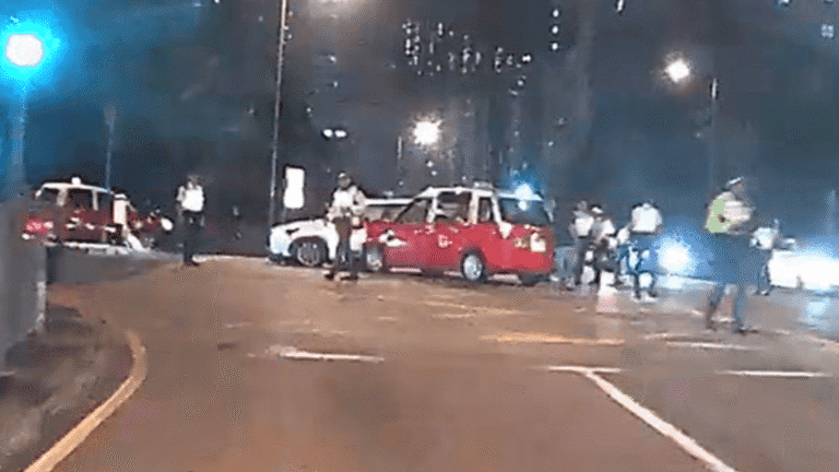 葵涌的士攔腰撞向警車 事故致三人受傷送院