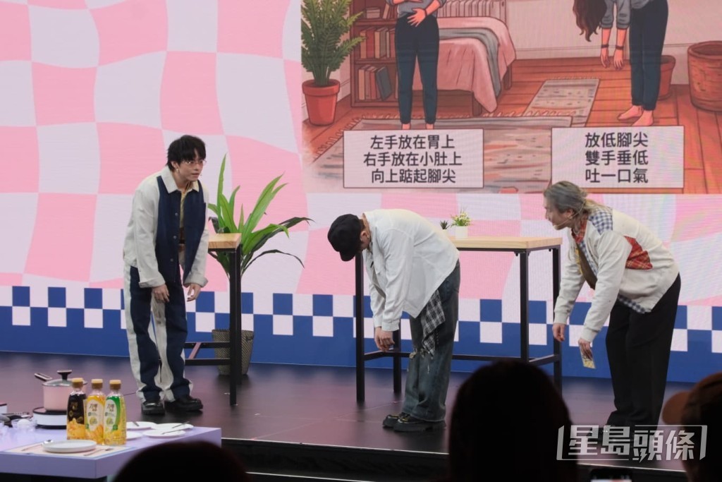 三人投入地參與遊戲。