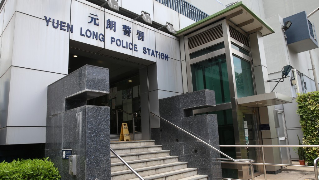 元朗深夜飛車追逐 巴基斯坦裔司機遭持刀截停 警拘兩男交反黑組跟進