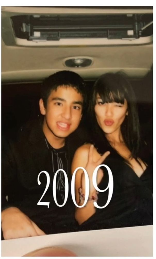 陳凱琳與弟弟Derek在2009年的合照。