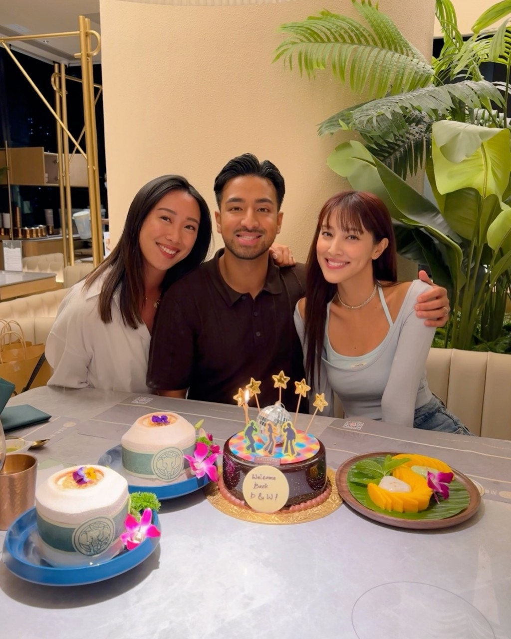 陳凱琳弟弟Derek已回流加拿大生活,他與太太Wing於2024年曾返港。