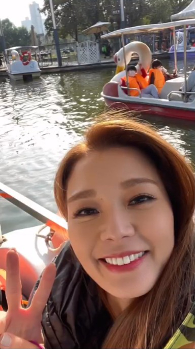 呂慧儀不時帶兒子親近大自然。