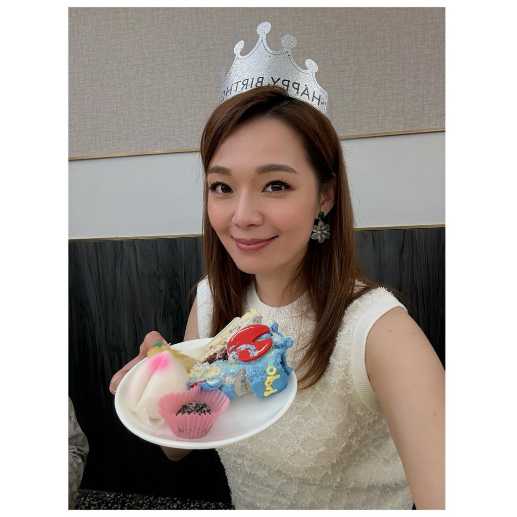 呂慧儀生日時,獲《愛回家》劇組為她慶祝。