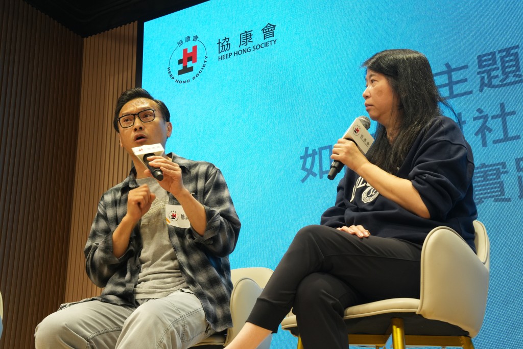 陳錦鴻與太太杜雯惠在活動上分享照顧自閉症兒子的心路歷程。