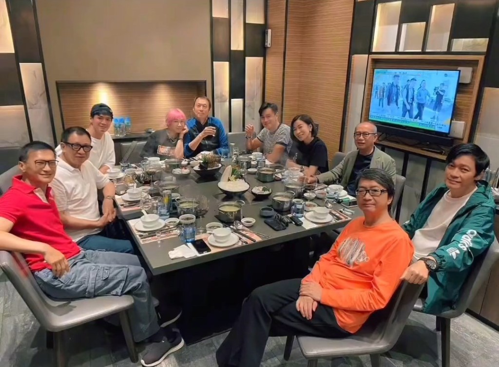 陳錦鴻再次與佘詩曼及許紹雄聚會打邊爐,同場更見羅嘉良、崔加寶與晨曦足球隊班主周文曦、林小明、黃浩然、羅子溢等。