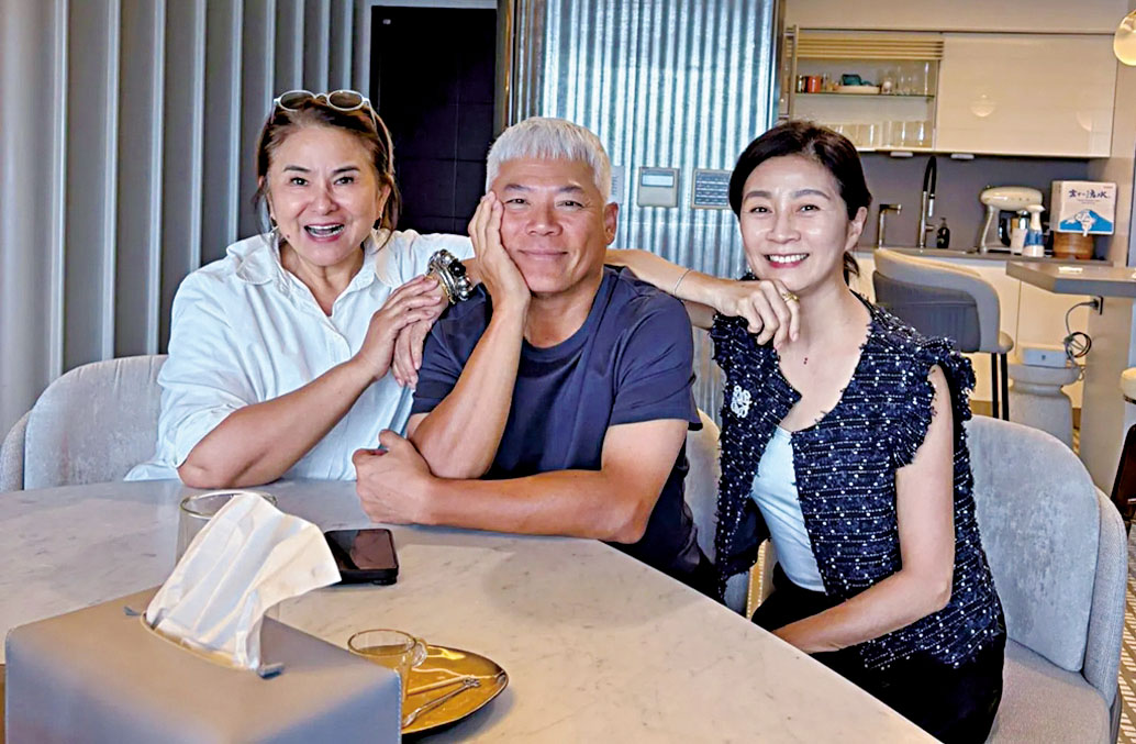 方文琳發和老友裘海正、巫啟賢的合影。網上圖片
