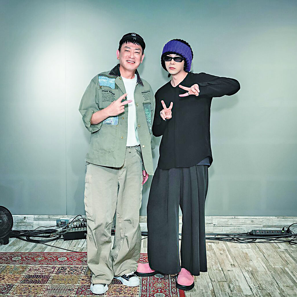「角頭唱演會－情義到高雄」宣傳活動，王識賢與聖皓合影。網上圖片