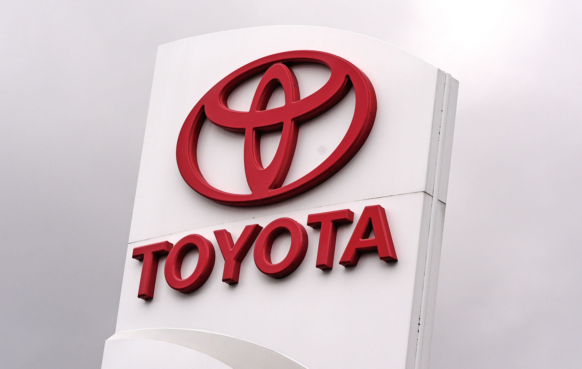 豐田汽車公司週二(11日)確認，全球召回約65.5萬輛Camry，原因是車輛啟動時可能出現顯示屏故障。美聯社