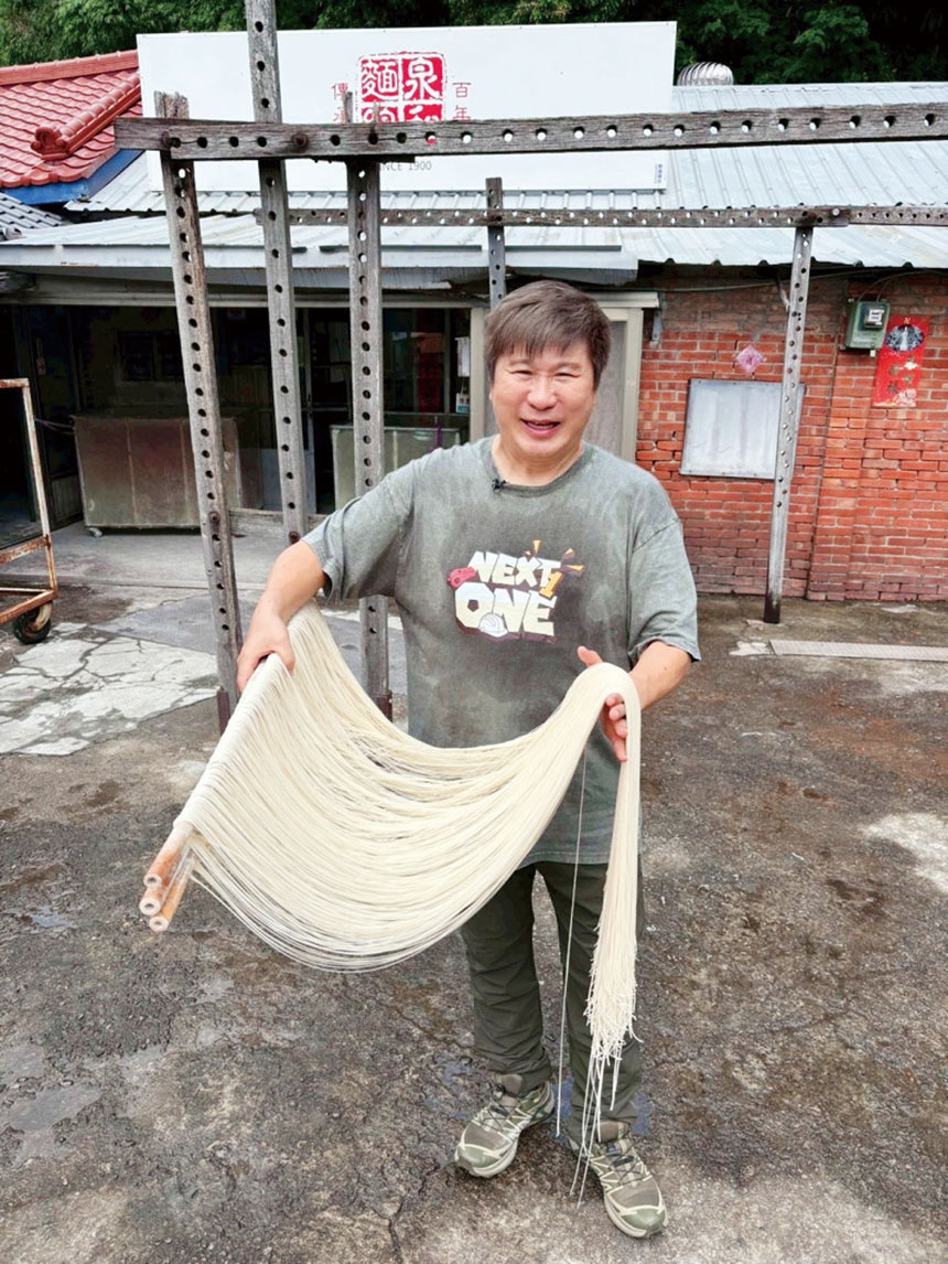 胡瓜小時候就要幫忙家裏做麵。網上圖片