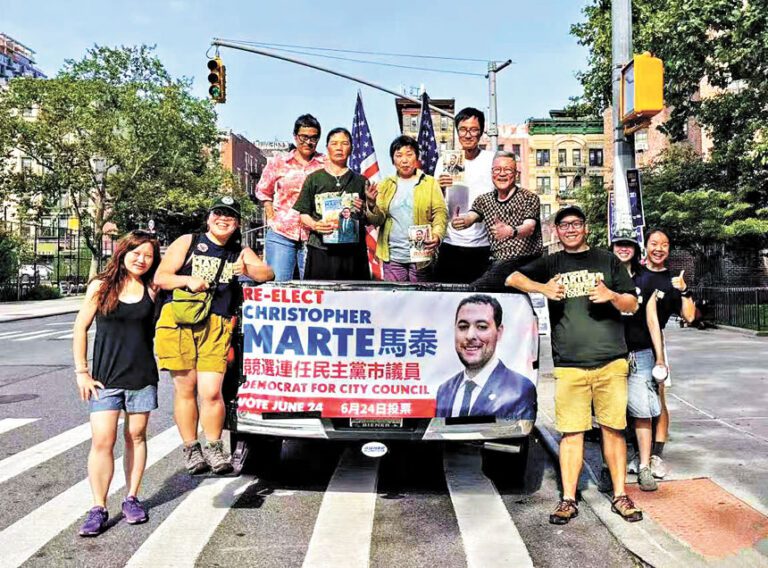 華人職工會多位成員為馬泰競選連任拉票在華文微信群俯拾皆是，無容否認。 照片由讀者提供