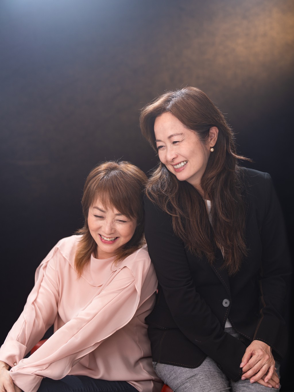 創辦人龐秋雁(Annike,左)與妹妹龐倩渝(Monique)理念相同,期望為音樂兒童提供良好音樂基礎。