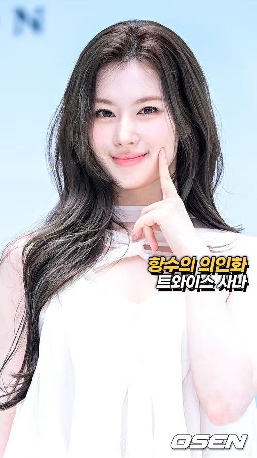 TWICE成員Sana同日出席香水品牌活動。